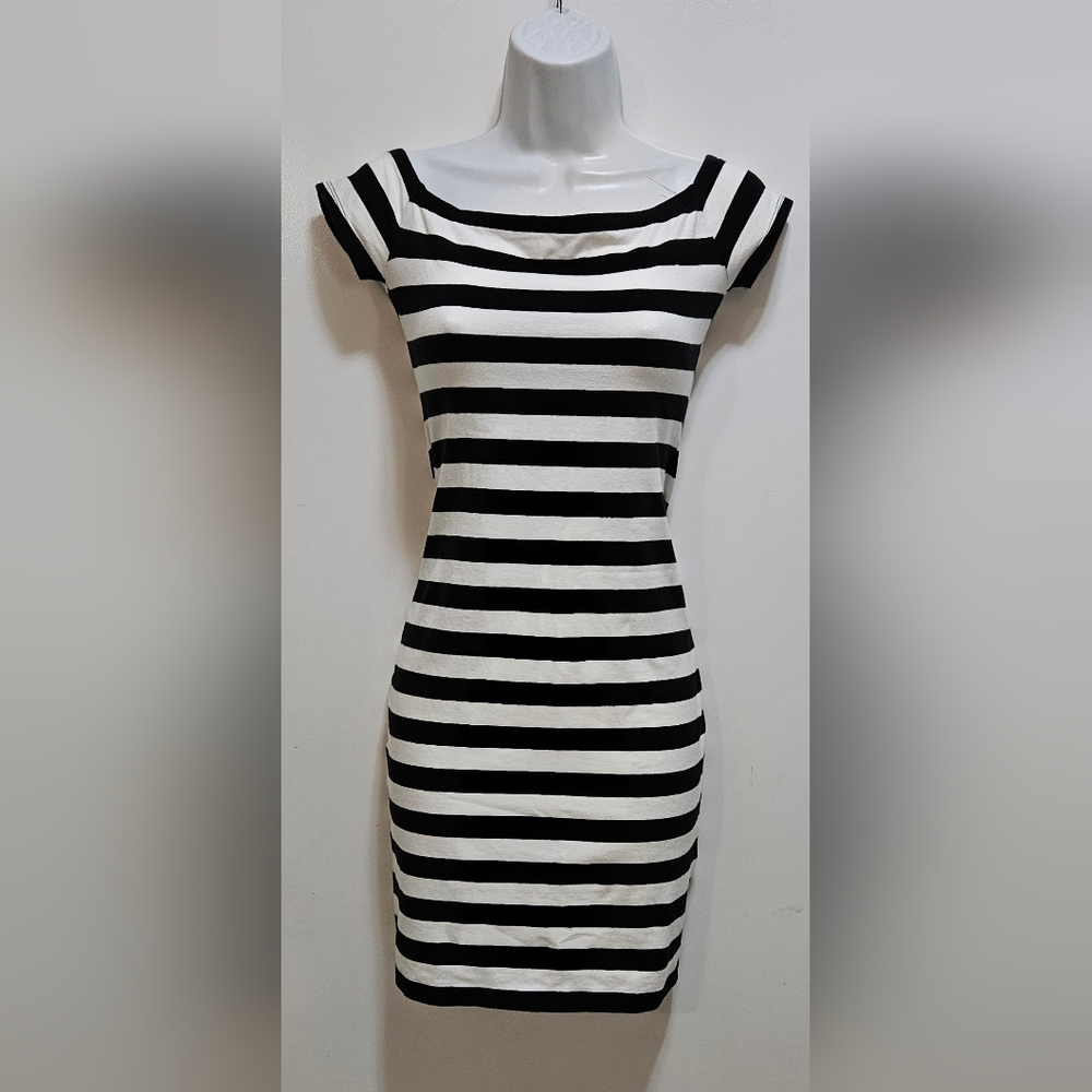 EXPRESS FACTORY OUTLET STRIPED B/W MINI DRESS